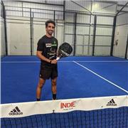 Profesor de tenis con más de 10 años de experiencia